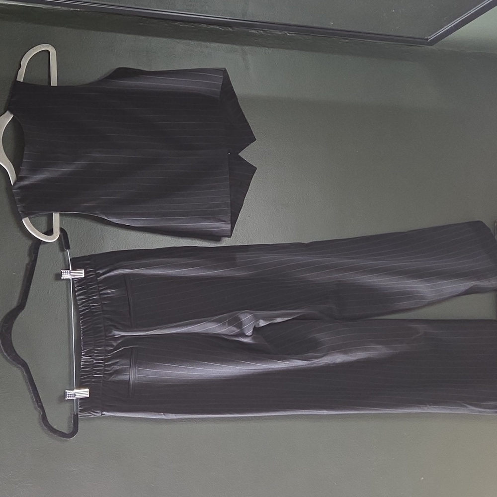 Elegant Black Pinstripe Women's Pantsuit Set Size M - Picture 4 of 4